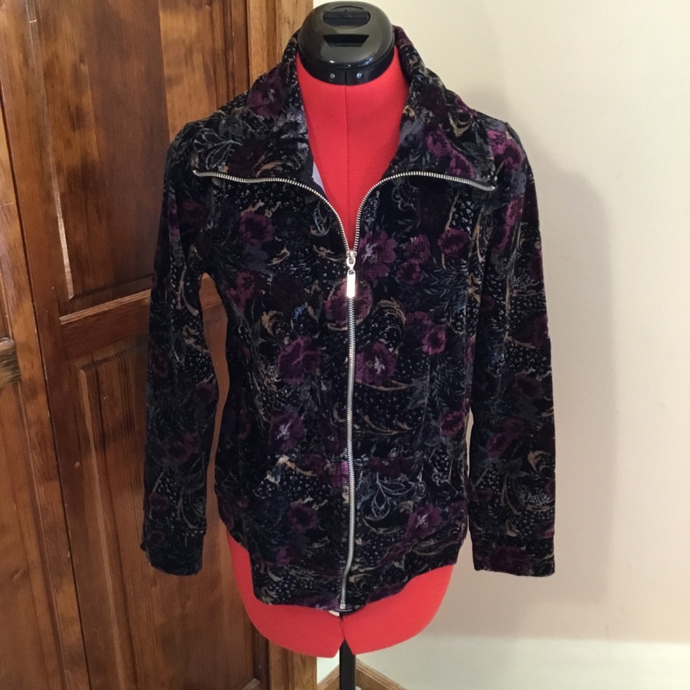 Karen Scott cloth jacket. Velvet look and feel, size S